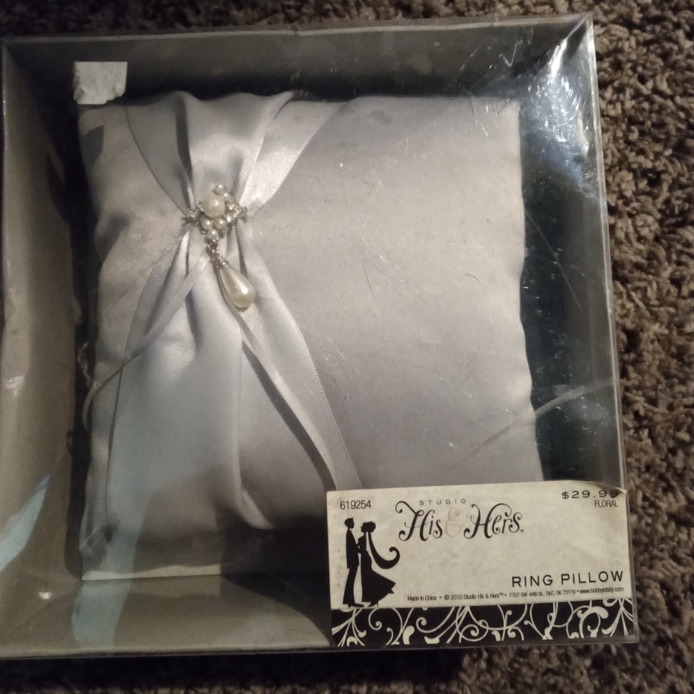 Ring pillow